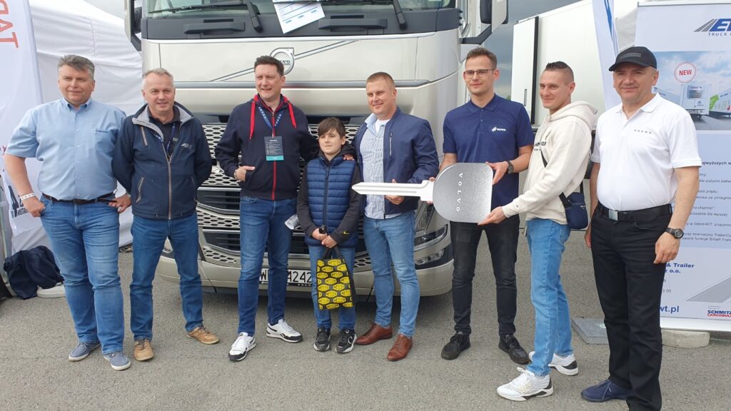 Volvo FH z zabudową izotermiczną Schmitz Cargobull