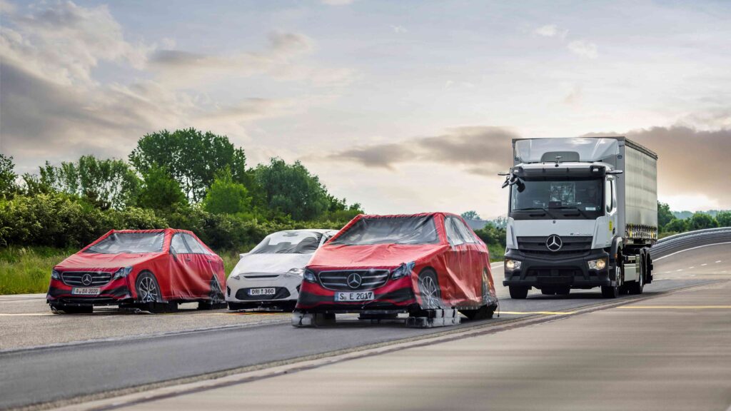 Daimler Truck Testuje Systemy Bezpieczeństwa - FleetLOG