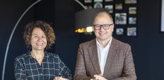 Mirka Rudzka i Artur Konarski, Daimler Buses Polska