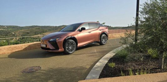 Lexus RZ