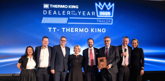 Na zdjęciu m.in.: Isil Dedeoglu (Thermo King), Claudio Zanframundo (Thermo King), Wojciech Żołądek (TT-Thermo King) I Donal Cox (Thermo King).