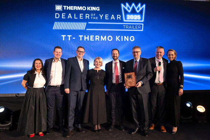Na zdjęciu m.in.: Isil Dedeoglu (Thermo King), Claudio Zanframundo (Thermo King), Wojciech Żołądek (TT-Thermo King) I Donal Cox (Thermo King).
