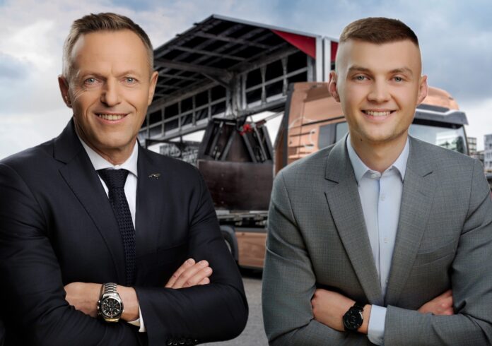 Bernard Wieruszewski, dyrektor ds. produktu i sprzedaży pojazdów ciężarowych oraz Maciej Wątor, menedżer ds. elektromobilności w MAN Truck & Bus Polska.