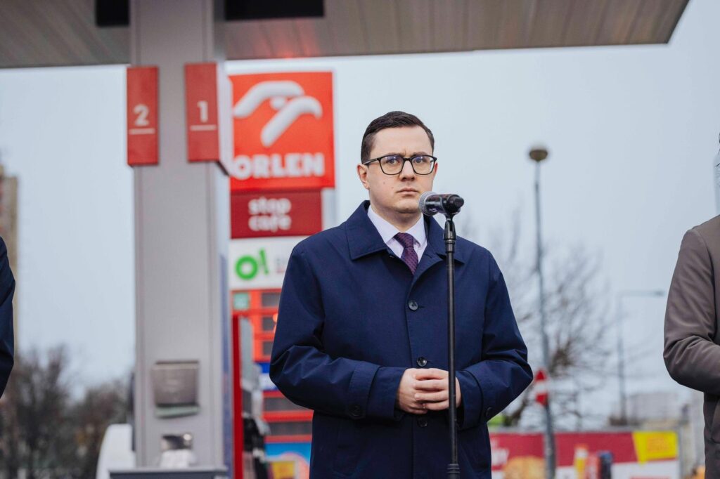 niższe ceny paliw Miłosz Motyka, minister energii 