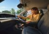 kokpit samochodu Geely z asystentem głosowym Google Gemini